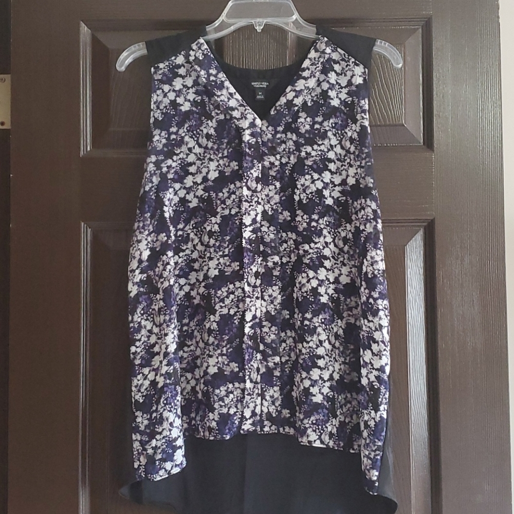 Simply Vera flower top